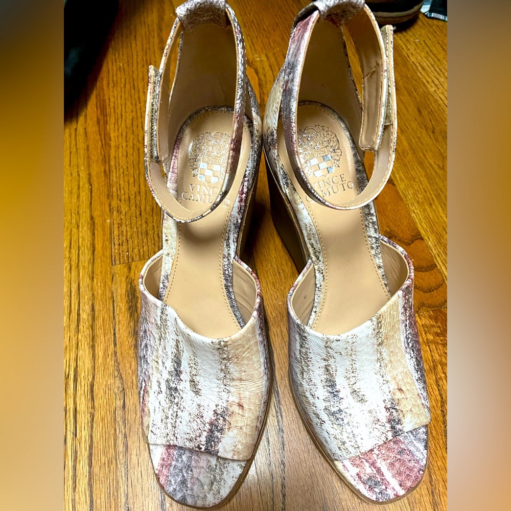 Vince Camuto Size 8 Sandals